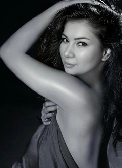 Buket - puta in İstanbul Photo 6 of 8