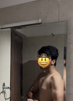 Bulky body with massive and heavy legs - Male escort in Gurgaon Photo 5 of 5