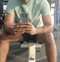 Bull - Acompañantes masculino in Colombo