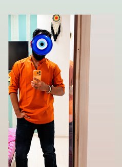Bullseye Sid - Male escort in Mumbai Photo 1 of 2