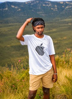 Bunnie - Acompañantes masculino in Nairobi Photo 10 of 10