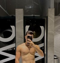 Burakzen - Acompañantes masculino in Dubai