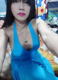 Busty curvy Vivian - Transsexual escort in Singapore Photo 17 of 20