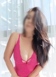 BUSTY MATURE MISTRESS IN TOWN - puta in Makati City Photo 13 of 14