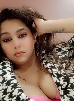 Busty Model Shivani Singh - puta in Bangalore Photo 2 of 3