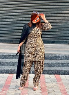 Pooja Bhabhi Meet/cam - puta in Noida Photo 19 of 22