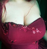 BIG CURVY BOOBS CAM/ANAL QUEEN MEET - puta in New Delhi