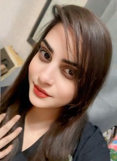 Busty Queen Kajol - puta in Dubai Photo 4 of 4