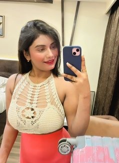 Busty Russian and Top Class Indian - puta in Chennai Photo 2 of 5