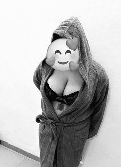 Buxom Pari - companion in Chandigarh Photo 2 of 3