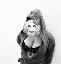 Buxom Pari - companion in Chandigarh Photo 2 of 3