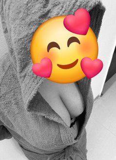 Buxom Pari - companion in Chandigarh Photo 3 of 3