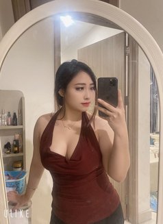 Bymtu - puta in New Delhi Photo 1 of 3