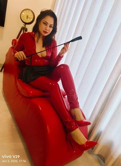 Byutti, the Anal Queen - dominatrix in Mumbai Photo 3 of 15