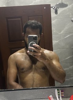 CA Topper for Women Only - Acompañantes masculino in Colombo Photo 1 of 3