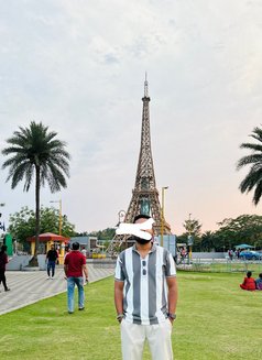 CA topper - Acompañantes masculino in Kolkata Photo 5 of 7