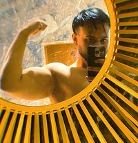 Ca Topper - Male companion in Kolkata Photo 3 of 3