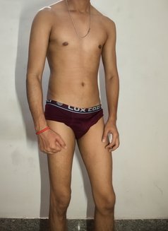 Ca Topper - Acompañantes masculino in New Delhi Photo 3 of 3
