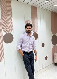 Ca Topper - Male escort in Surat Photo 2 of 3