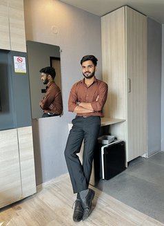 Ca Topper - Male escort in Surat Photo 3 of 3