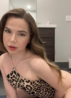 Cairra - puta in Vancouver Photo 3 of 3