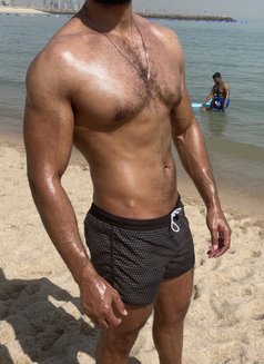 Caisar - Male escort in Riyadh Photo 2 of 4
