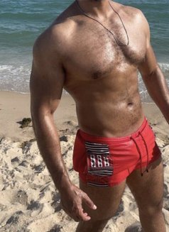 Caisar - Male escort in Riyadh Photo 4 of 4