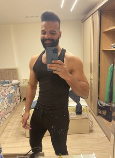 Caisar - Male escort in Riyadh Photo 1 of 4