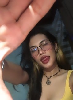 Caitlyn for Cumshow - Transsexual escort in Manila Photo 4 of 6