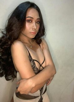Caitlyn - Transsexual escort in Makati City Photo 2 of 5
