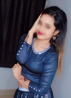 Call Divya to Book a Girl - puta in Bangalore Photo 3 of 5