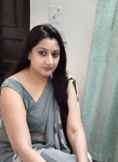 Call Girl ❤Call Girls in Es - escort in Rajkot Photo 1 of 1