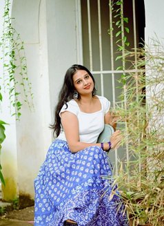 Call Girl Service Kochi - escort in Thiruvananthapuram Photo 1 of 1