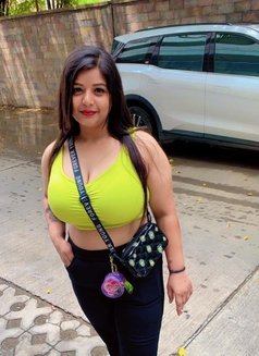 Call Girls in Delhi 9𝟭5𝟯𝟯𝟯5𝟳𝟳𝟳 - puta in New Delhi Photo 3 of 3