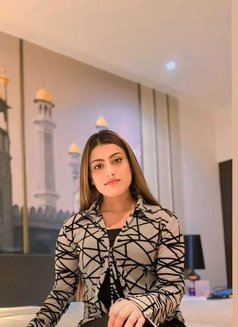 Call Girls in Lucknow - puta in Lucknow Photo 2 of 5