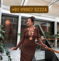 Call Girls in Noida Cash on Delivery - puta in Noida