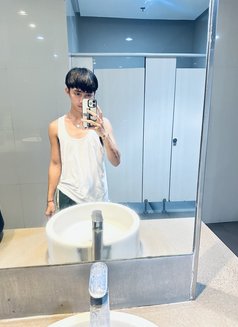 Calli - Male escort in Manila Photo 1 of 4