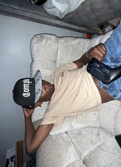 Calvin - Male escort in Nairobi Photo 7 of 7