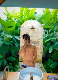 Calvin Reisa - Acompañantes masculino in Bali Photo 11 of 15