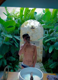 Calvin Reisa - Acompañantes masculino in Bali Photo 13 of 15