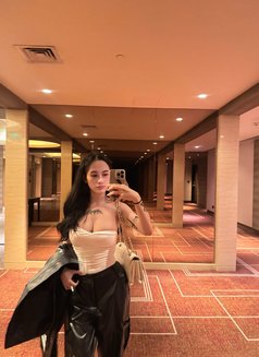 Caly - escort in Manila Photo 4 of 6