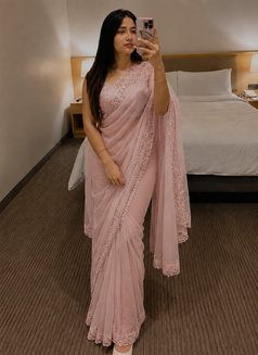 Cam and meet available Anushka - escort in Hyderabad Photo 1 of 4