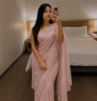 Cam and meet available Anushka - escort in Hyderabad