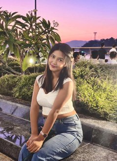 Riya cam or meet - escort in Mumbai Photo 3 of 5