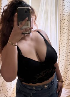 Cam girl - puta in Indore Photo 3 of 3