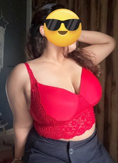 Cam independent - escort in Lucknow Photo 3 of 3