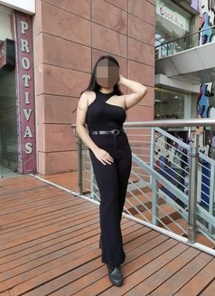 Cam - escort in Bangalore Photo 2 of 4