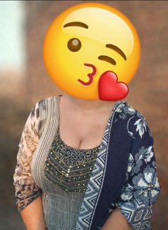 Cam /Meet - escort in New Delhi Photo 1 of 11