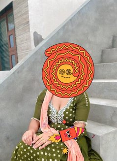 Cam /Meet - escort in New Delhi Photo 3 of 11