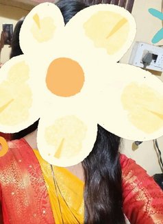 Cam or meet - escort in Bangalore Photo 1 of 2